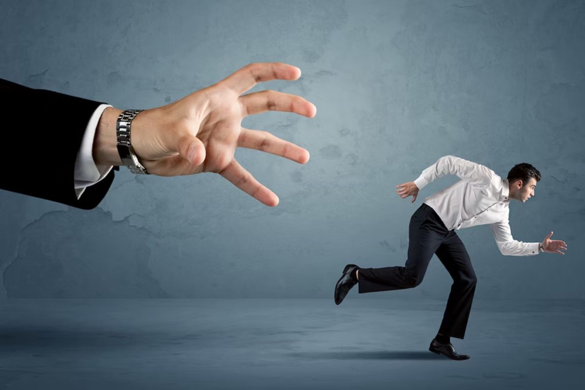 nằm mơ thấy bị đồng nghiệp rượt đuổi