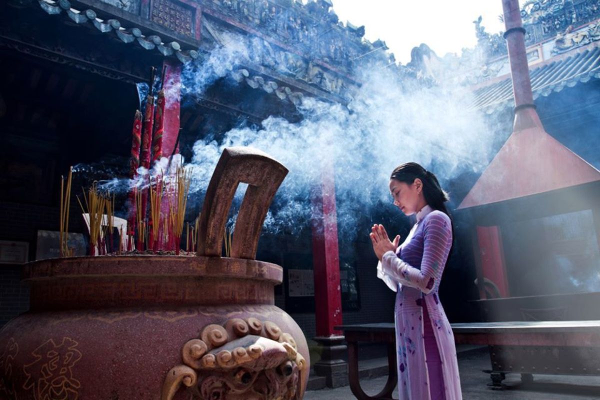 nằm mơ thấy đi chùa lễ phật